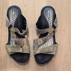 Stylish Sandals with Metallic and Black Straps